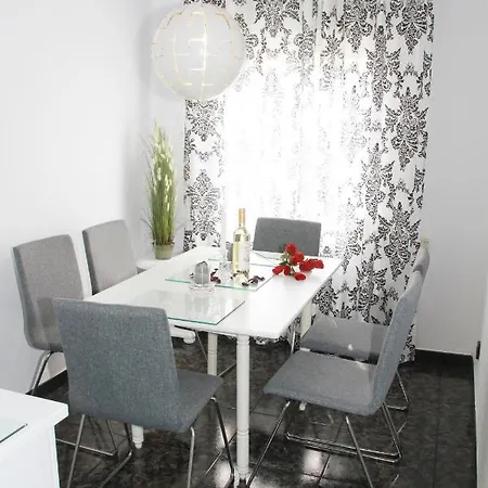 Shiny Per Family Apartment Malaga Exterior photo